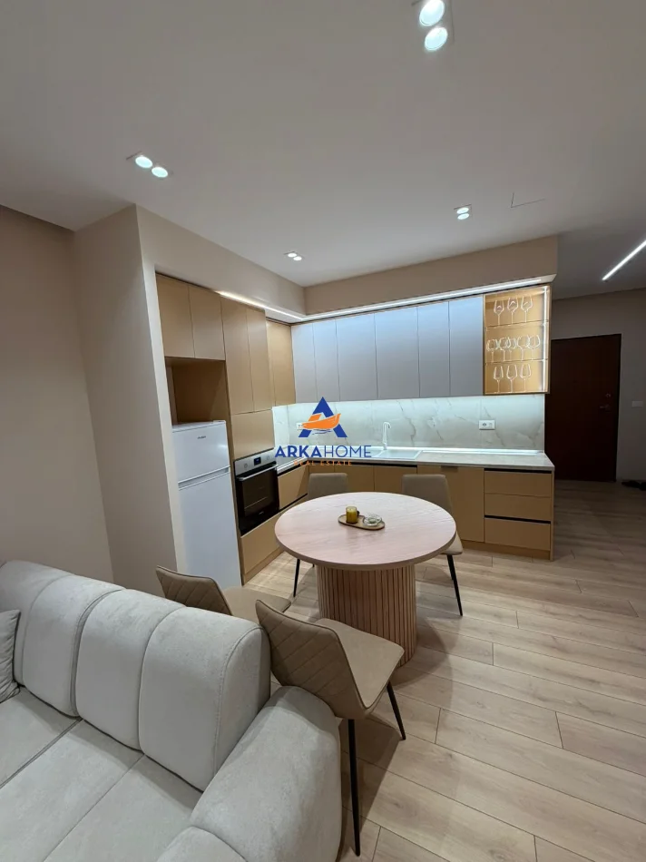 Tirane, jepet me qera apartament 2+1+Ballkon Kati 5, 105 m² 1.050 € 