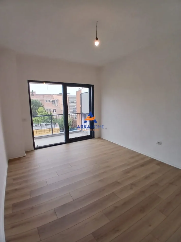 Tirane, jepet me qera apartament 3+1+Ballkon Kati 1, 107 m² 1.260 € 