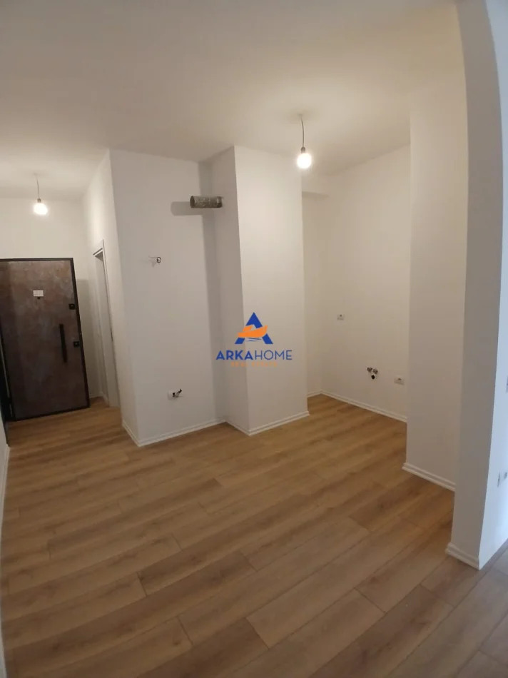 Tirane, jepet me qera apartament 3+1+Ballkon Kati 1, 107 m² 1.260 € 