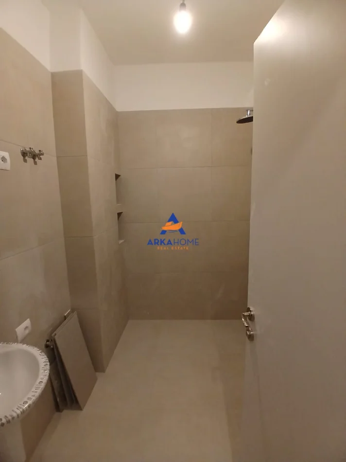 Tirane, jepet me qera apartament 3+1+Ballkon Kati 1, 107 m² 1.260 € 