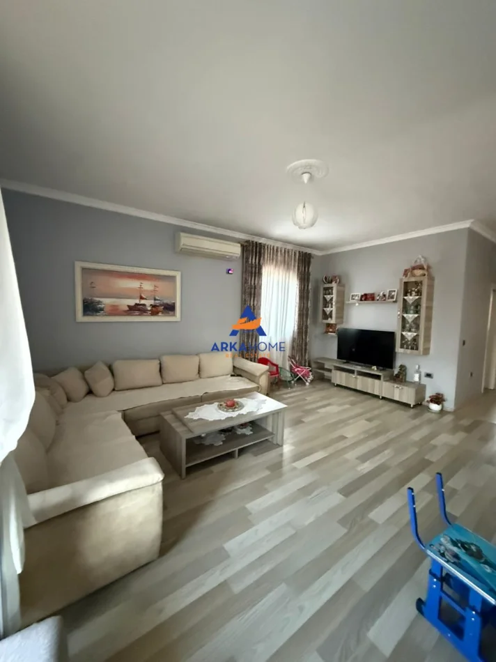 Tirane, shitet Vile 3 Katshe Kati 3, 720 m² 700.000 € 