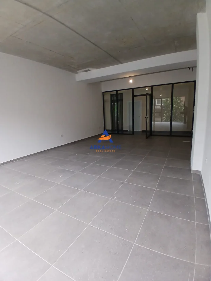 Tirane, jepet me qera zyre Kati 1, 60 m² 1.000 € 