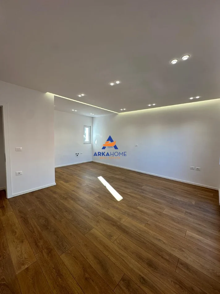 Tirane, shitet apartament 2+1+Ballkon Kati 4, 75 m² 196.000 € 