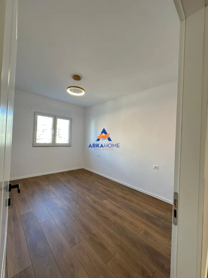 Tirane, shitet apartament 2+1+Ballkon Kati 4, 75 m² 196.000 € 