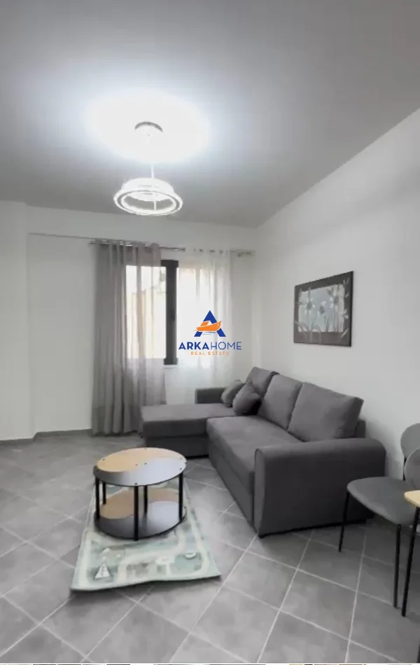 Tirane, jepet me qera apartament 2+1+Ballkon Kati 2, 93 m² 787 € 