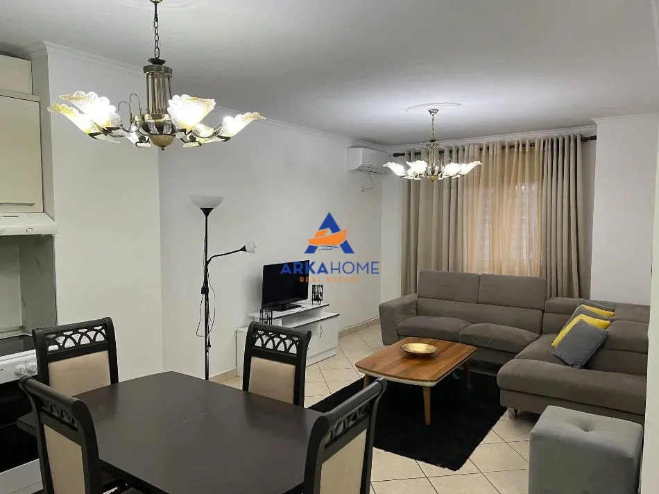 Tirane, jepet me qera apartament 2+1+Ballkon Kati 4, 86 m² 685 € 