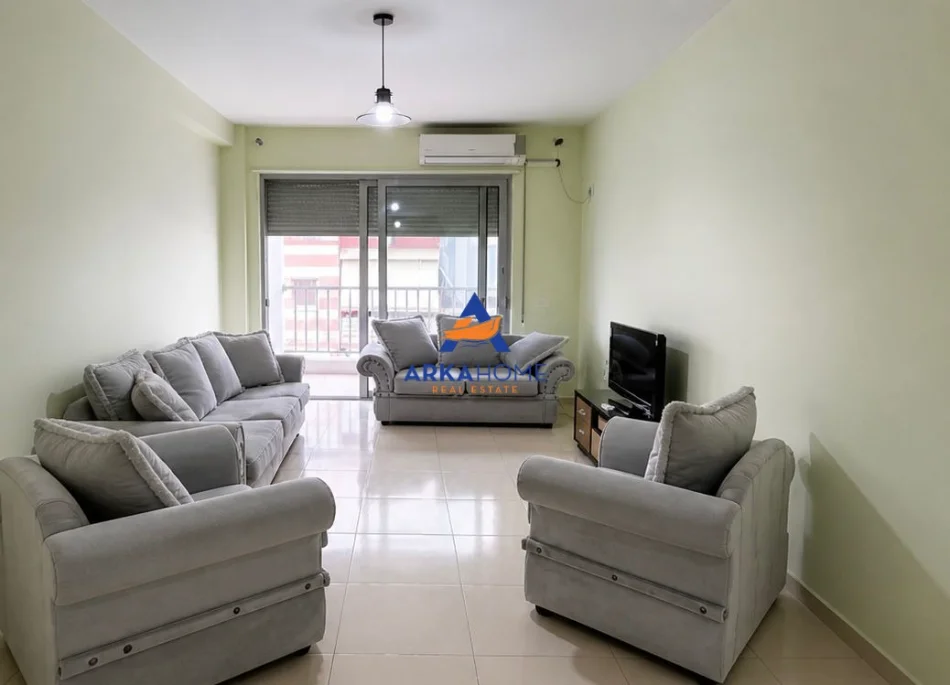 Tirane, jepet me qera apartament 1+1+Ballkon Kati 4, 78 m² 600 € 