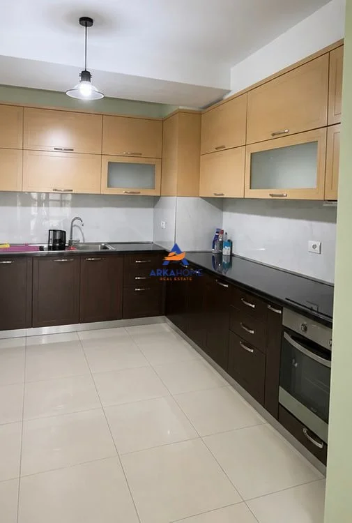 Tirane, jepet me qera apartament 1+1+Ballkon Kati 4, 78 m² 600 € 