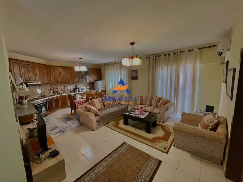 Tirane, jepet me qera apartament 2+1+Ballkon Kati 5, 96 m² 800 € 