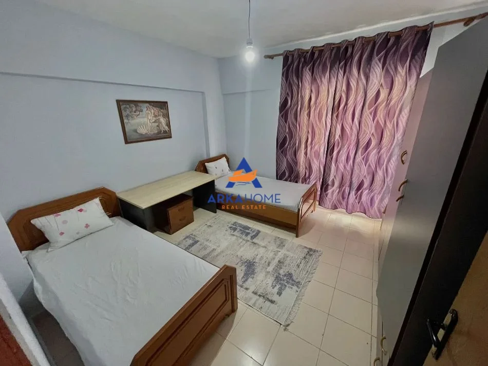 Tirane, jepet me qera apartament 2+1+Ballkon Kati 5, 96 m² 800 € 