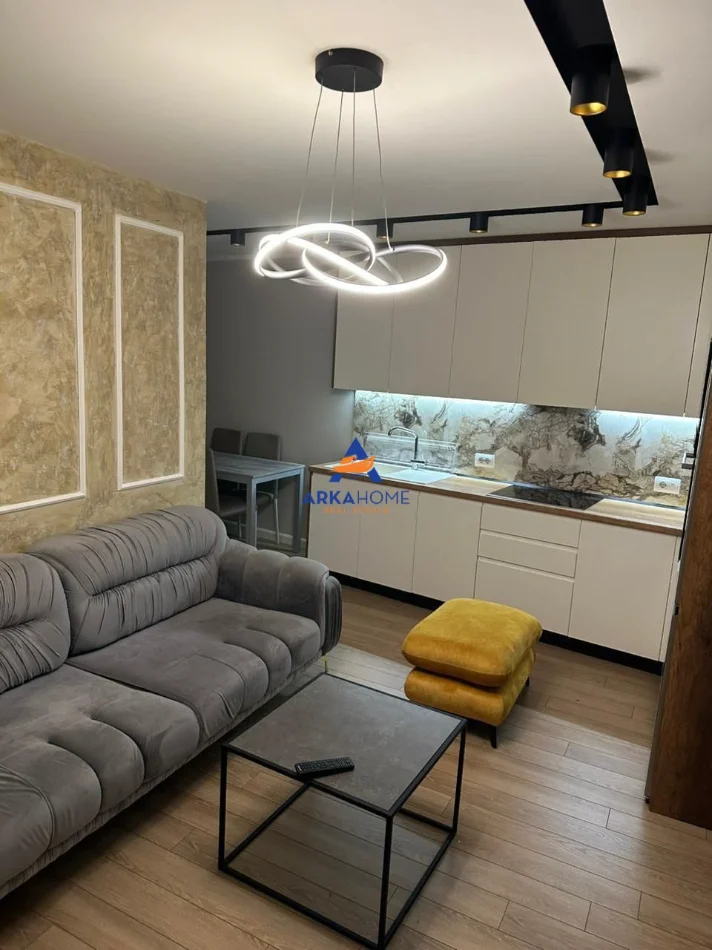 Tirane, jepet me qera apartament 1+1+Ballkon Kati 4, 62 m² 526 € 