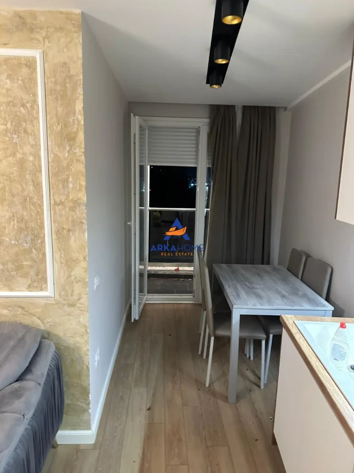Tirane, jepet me qera apartament 1+1+Ballkon Kati 4, 62 m² 526 € 