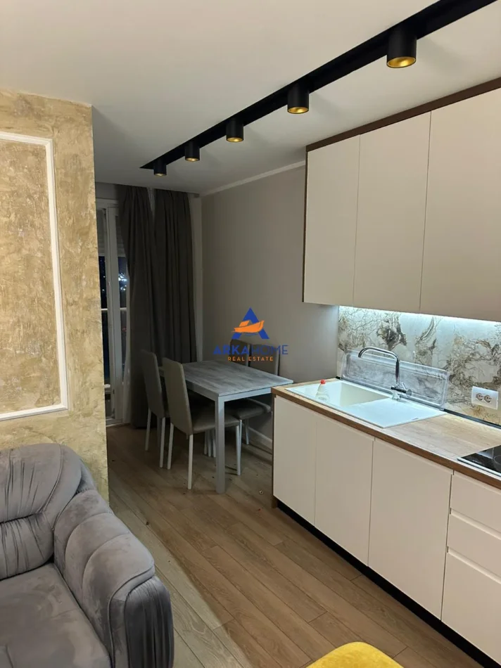 Tirane, jepet me qera apartament 1+1+Ballkon Kati 4, 62 m² 526 € 