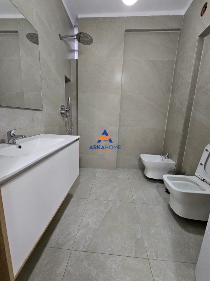 Tirane, shitet apartament 2+1+Ballkon Kati 3, 97 m² 234.000 € 