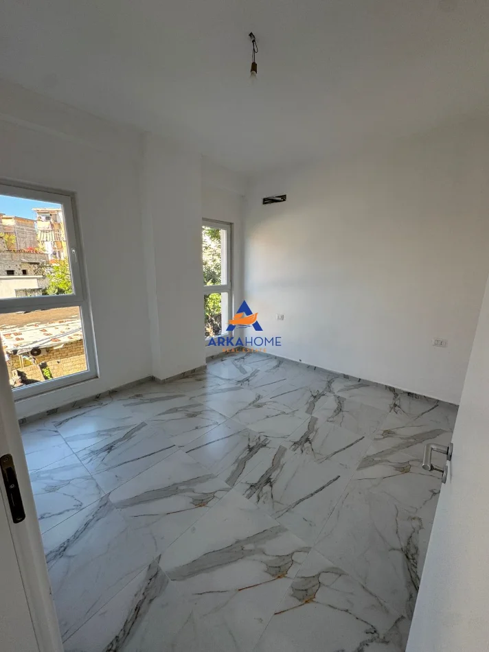 Tirane, jepet me qera apartament 1+1+Ballkon Kati 1, 69 m² 526 € 