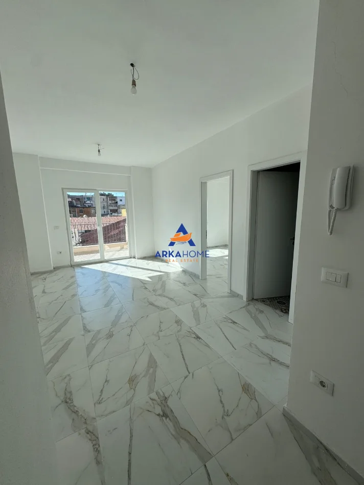 Tirane, jepet me qera apartament 1+1+Ballkon Kati 1, 69 m² 526 € 