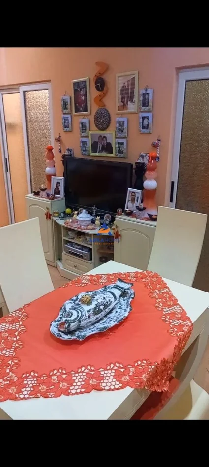 Tirane, jepet me qera apartament 1+1+Ballkon Kati 4, 60 m² 525 € 