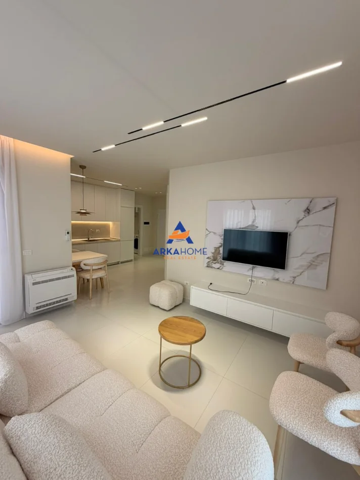Tirane, jepet me qera apartament 1+1+Ballkon Kati 8, 683 m² 683 € 
