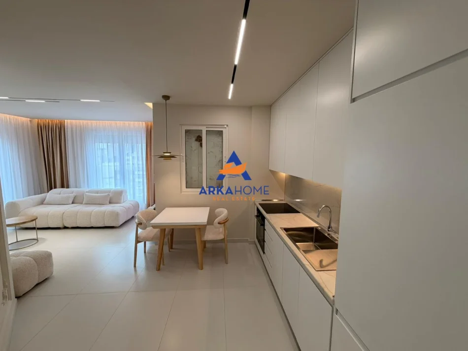 Tirane, jepet me qera apartament 1+1+Ballkon Kati 8, 683 m² 683 € 
