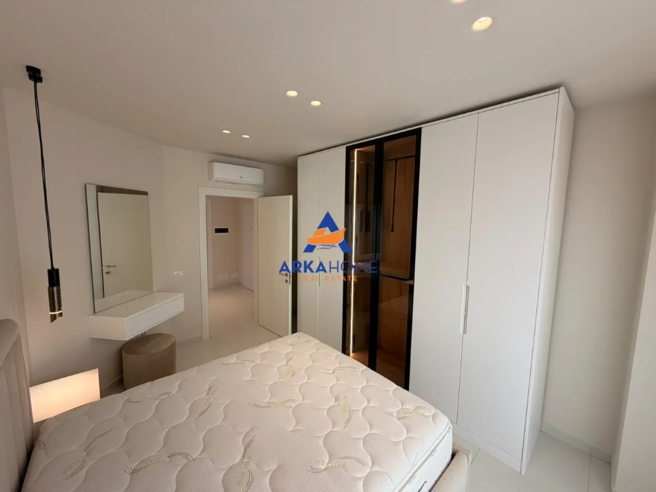 Tirane, jepet me qera apartament 1+1+Ballkon Kati 8, 683 m² 683 € 