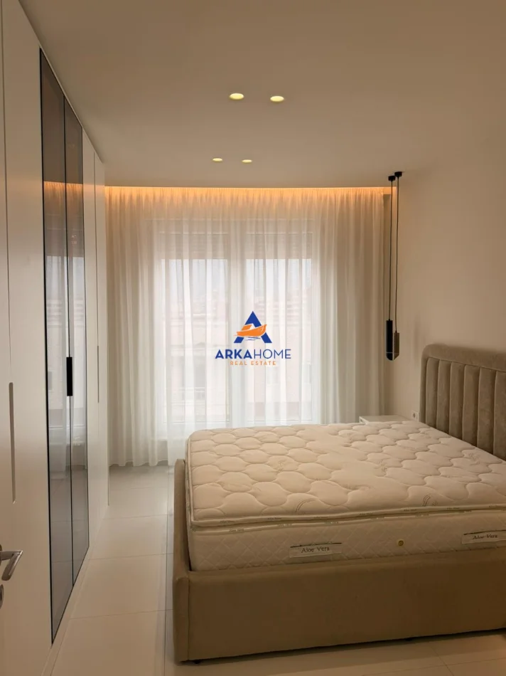Tirane, jepet me qera apartament 1+1+Ballkon Kati 8, 683 m² 683 € 