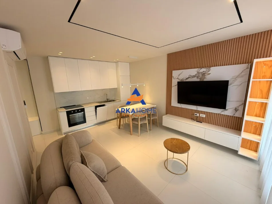 Tirane, jepet me qera apartament 2+1+Ballkon Kati 8, 82 m² 788 € 