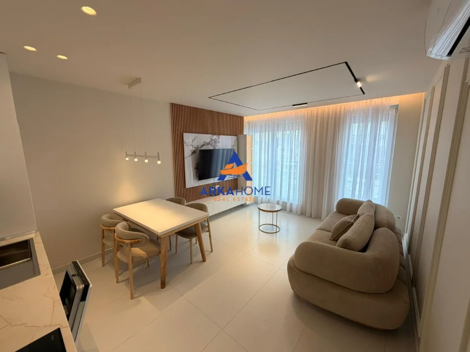 Tirane, jepet me qera apartament 2+1+Ballkon Kati 8, 82 m² 788 € 