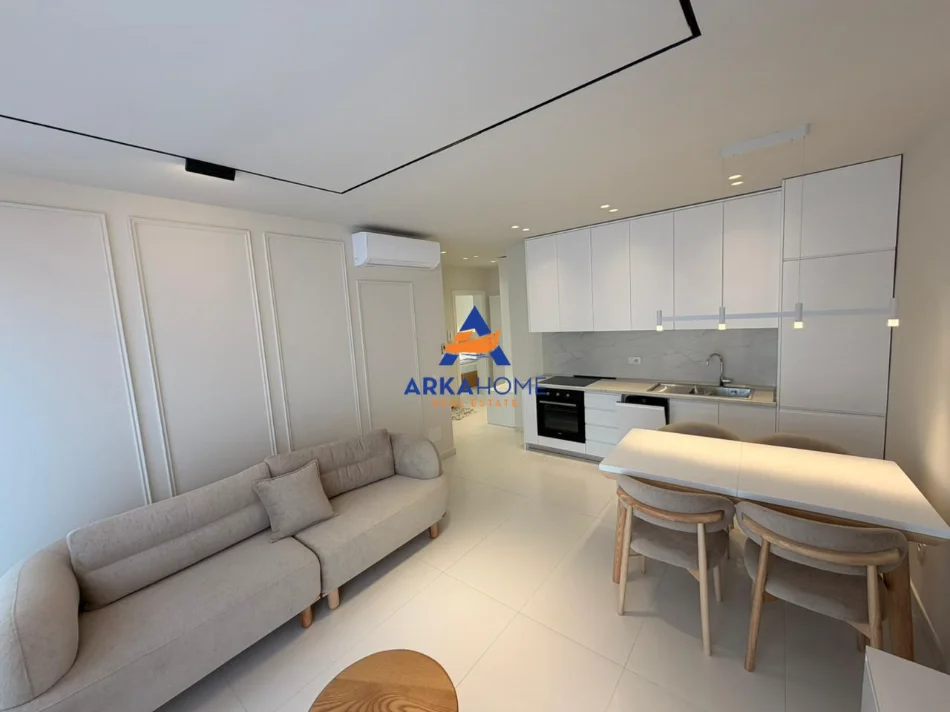 Tirane, jepet me qera apartament 2+1+Ballkon Kati 8, 82 m² 788 € 