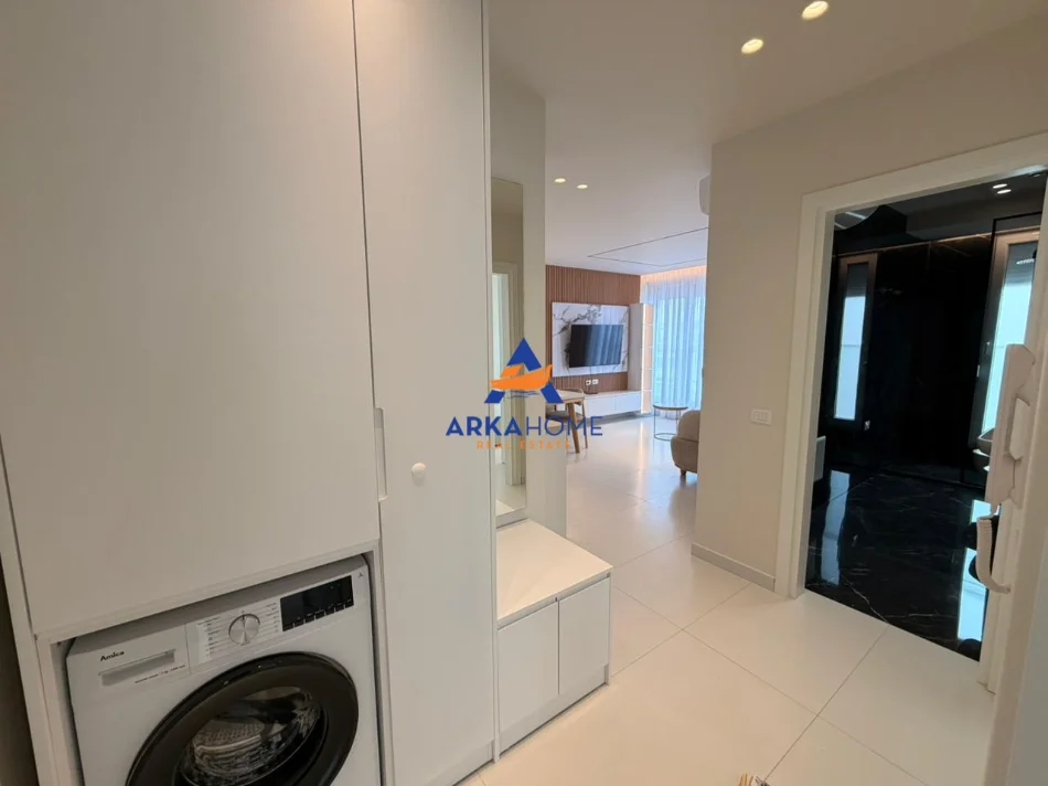Tirane, jepet me qera apartament 2+1+Ballkon Kati 8, 82 m² 788 € 