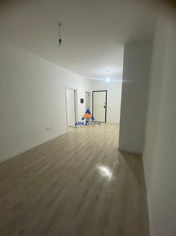 Tirane, jepet me qera apartament 1+1+Ballkon Kati 1, 65 m² 550 € 