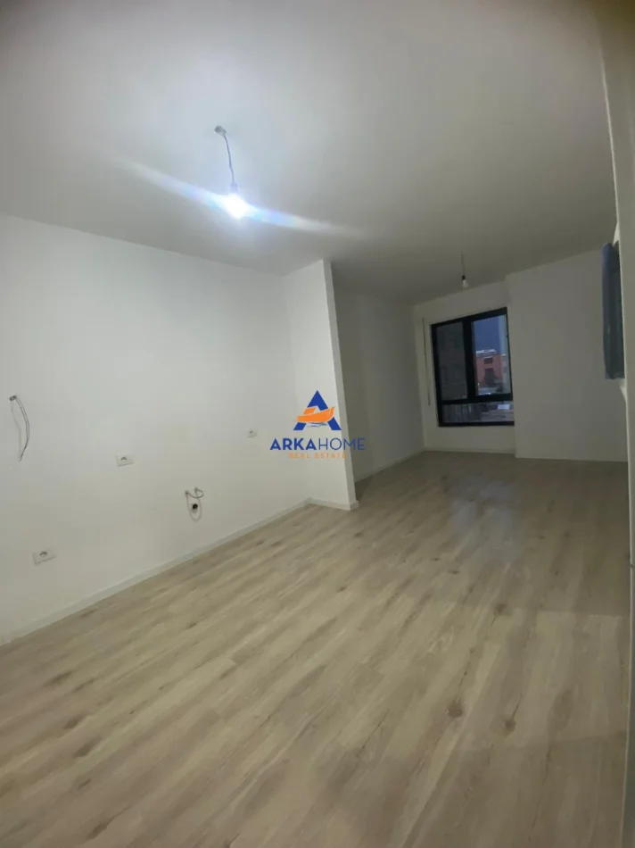 Tirane, jepet me qera apartament 1+1+Ballkon Kati 1, 65 m² 550 € 