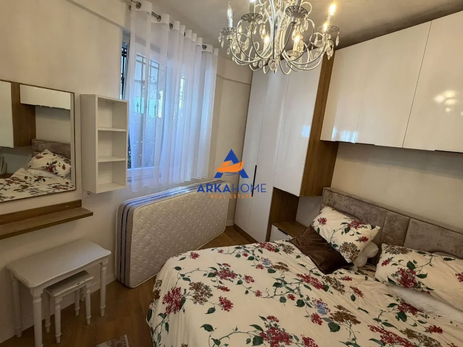 Tirane, jepet me qera apartament 1+1+Ballkon Kati 0, 65 m² 525 € 