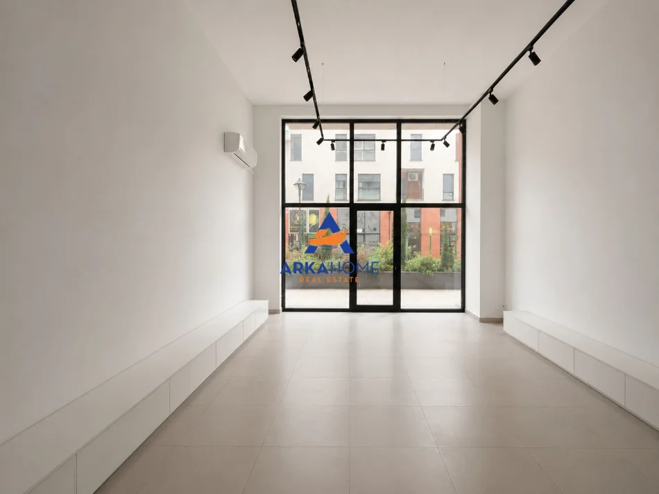 Tirane, jepet me qera ambjent biznesi Kati 0, 36 m² 578 € 