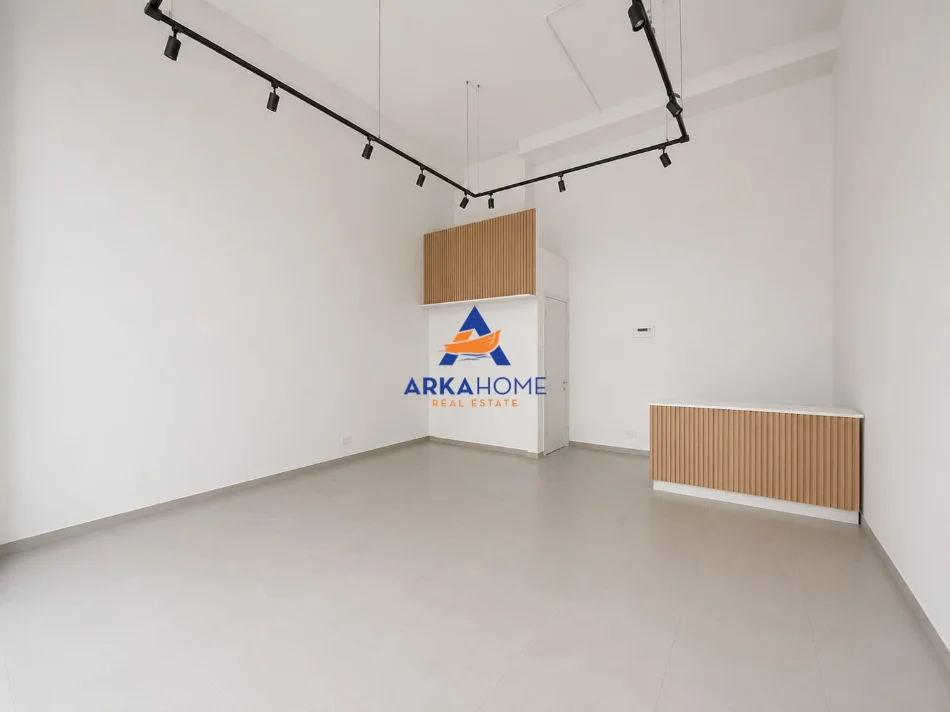 Tirane, jepet me qera ambjent biznesi Kati 0, 36 m² 578 € 