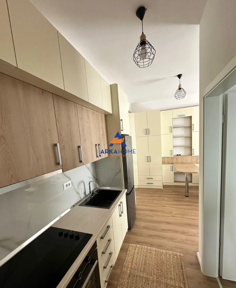 Tirane, jepet me qera apartament 1+1+Ballkon Kati 2, 65 m² 450 € 