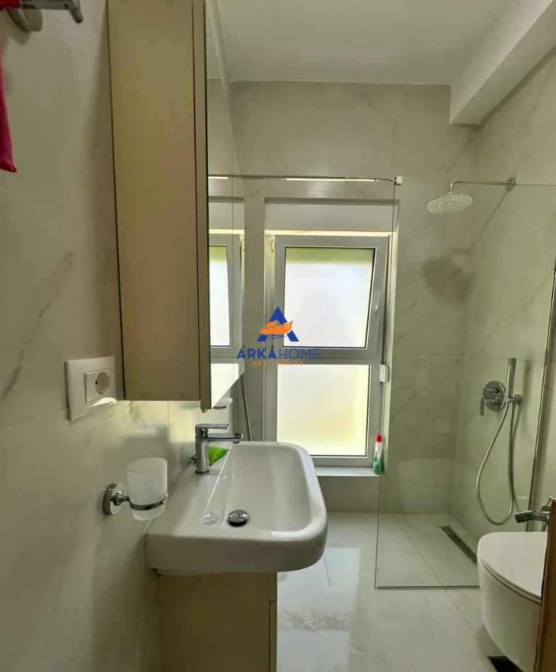 Tirane, jepet me qera apartament 1+1+Ballkon Kati 2, 65 m² 450 € 