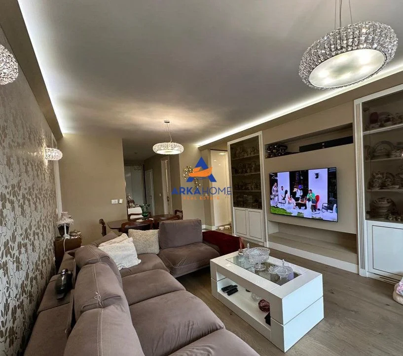 Tirane, shitet apartament 3+1+Ballkon Kati 7, 131 m² 365.000 € 