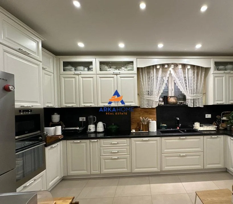 Tirane, shitet apartament 3+1+Ballkon Kati 7, 131 m² 365.000 € 