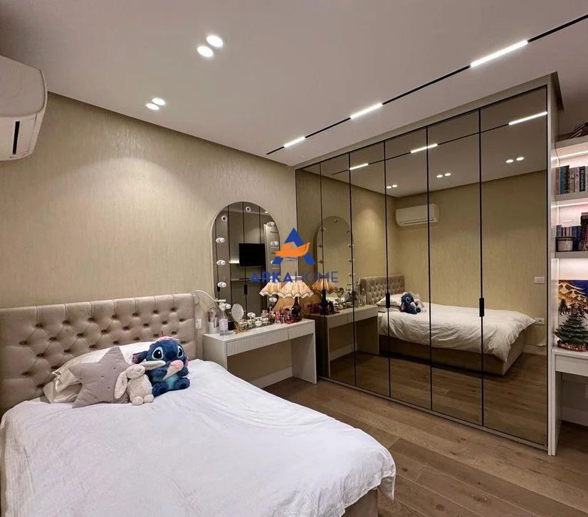 Tirane, shitet apartament 3+1+Ballkon Kati 7, 131 m² 365.000 € 