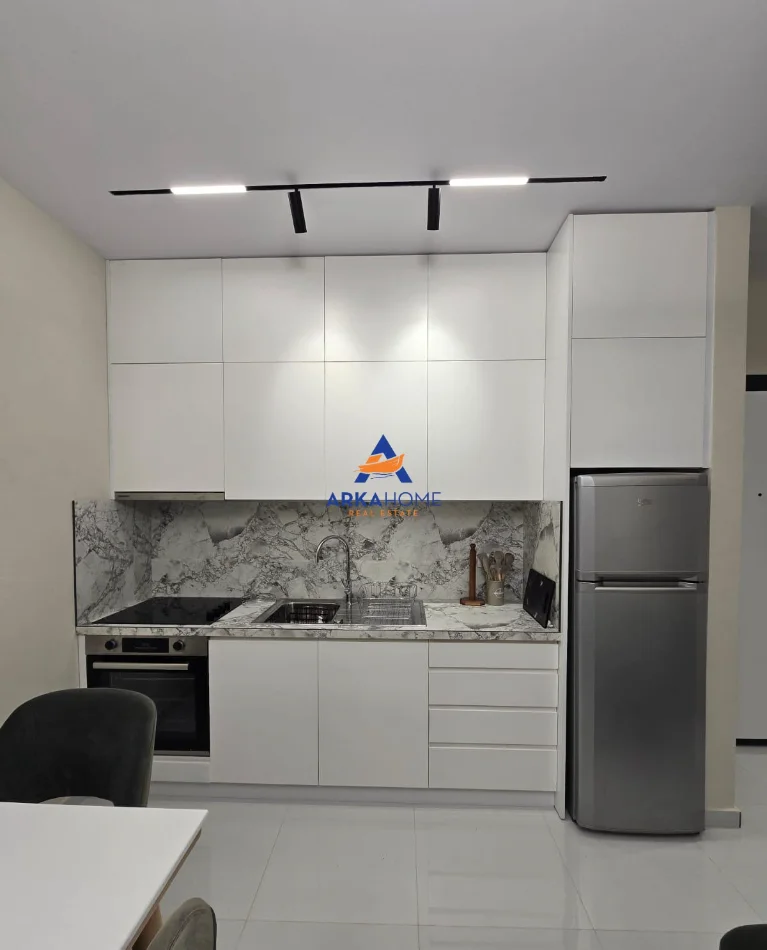 Tirane, jepet me qera apartament 1+1+Ballkon Kati 5, 60 m² 420 € 