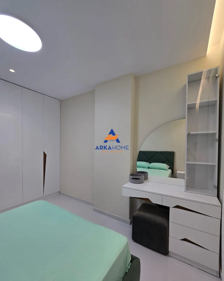 Tirane, jepet me qera apartament 1+1+Ballkon Kati 5, 60 m² 420 € 