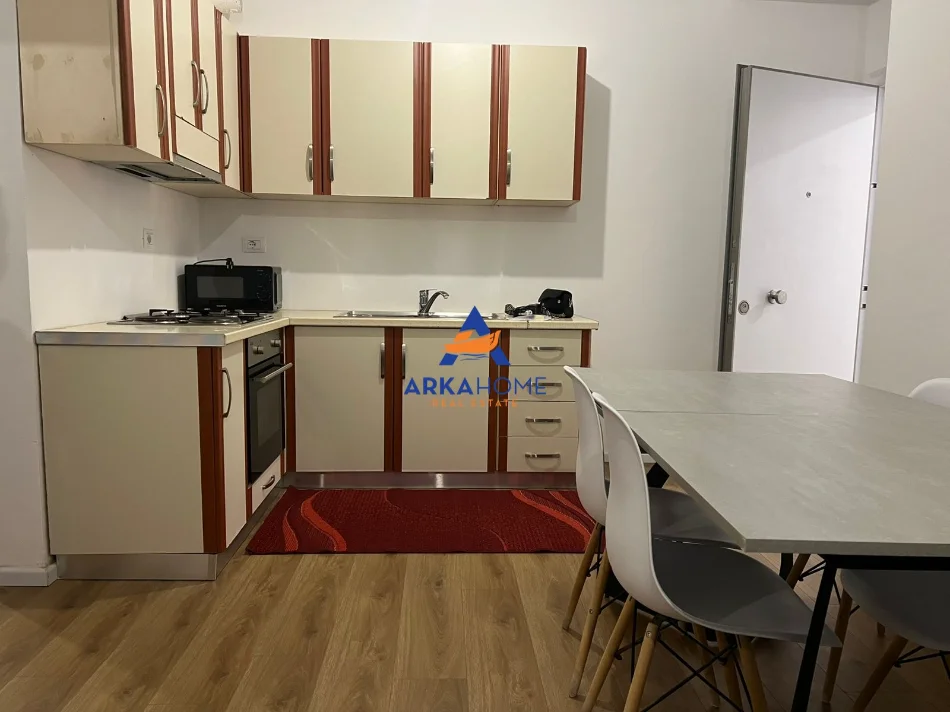 Tirane, jepet me qera apartament 1+1+Ballkon Kati 3, 59 m² 420 € 