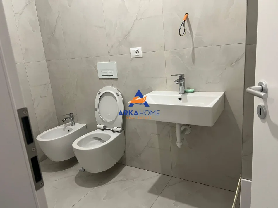 Tirane, jepet me qera apartament 1+1+Ballkon Kati 3, 59 m² 420 € 