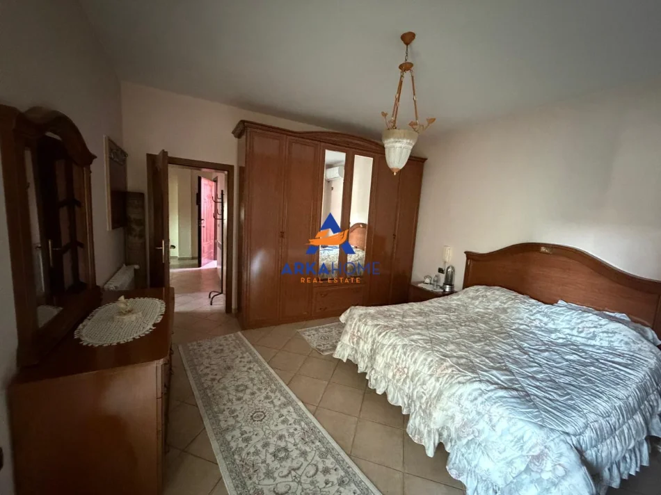 Tirane, jepet me qera apartament 2+1 Kati 3, 100 m² 800 € (qytetti studenti)