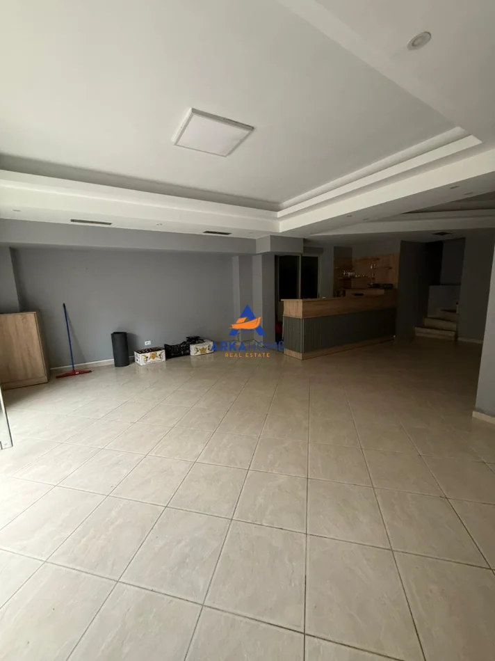Tirane, jepet me qera ambjent biznesi Kati -1, 125 m² 1.500 € (ISH STACIONI I FUNDIT I TIRANËS SË RE)