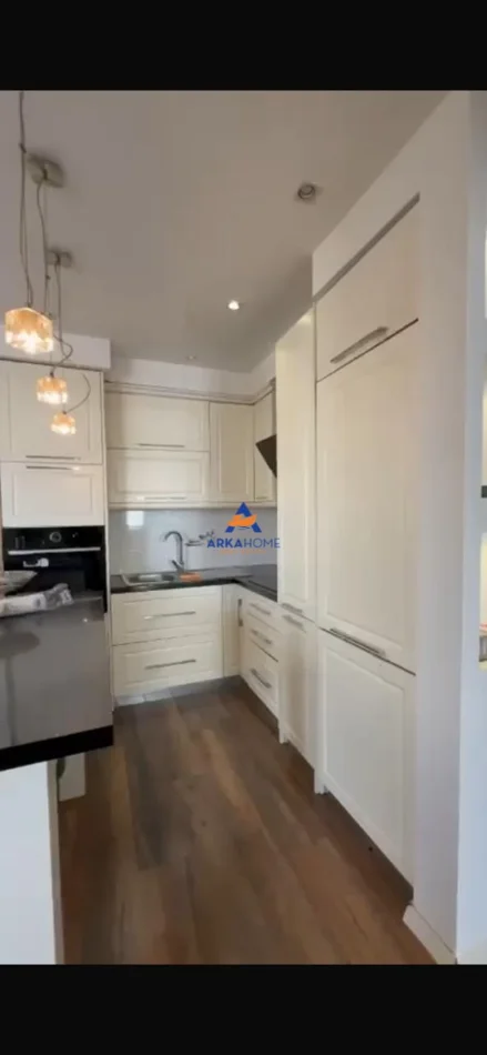 Tirane, jepet me qera apartament 2+1+Ballkon Kati 5, 100 m² 630 € 