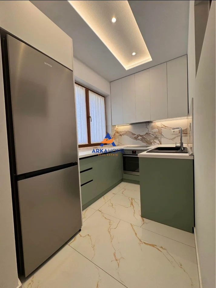 Tirane, jepet me qera apartament 1+1+Ballkon Kati 3, 60 m² 683 € 