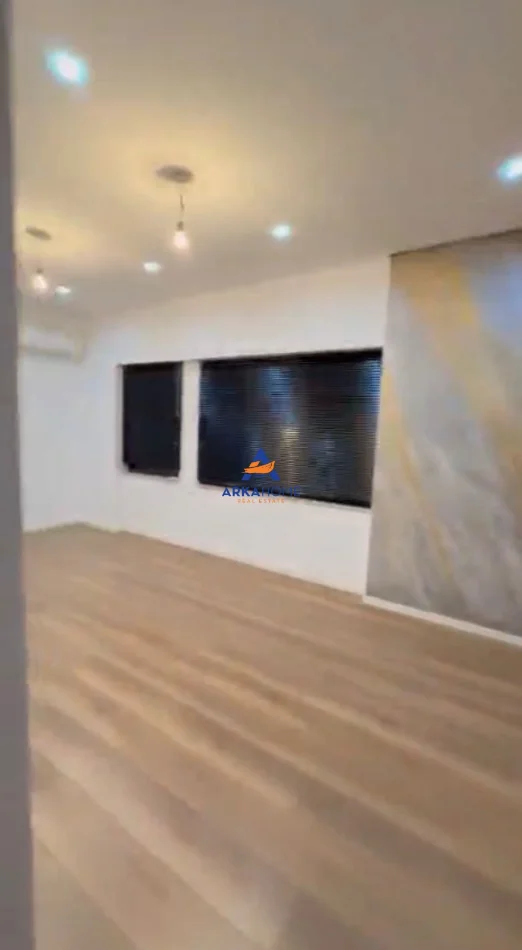 Tirane, jepet me qera ambjent biznesi Kati 3, 80 m² 1.000 € 