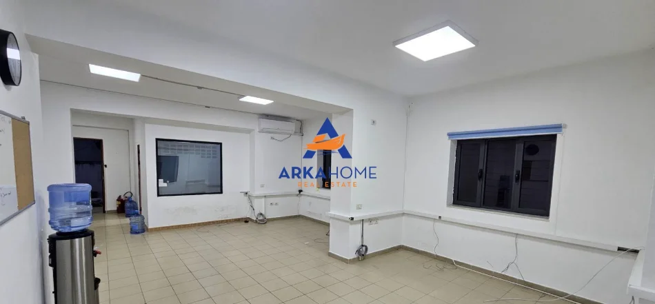 Tirane, jepet me qera zyre Kati 1, 140 m² 787 € 