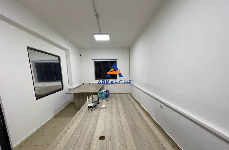 Tirane, jepet me qera zyre Kati 1, 140 m² 787 € 